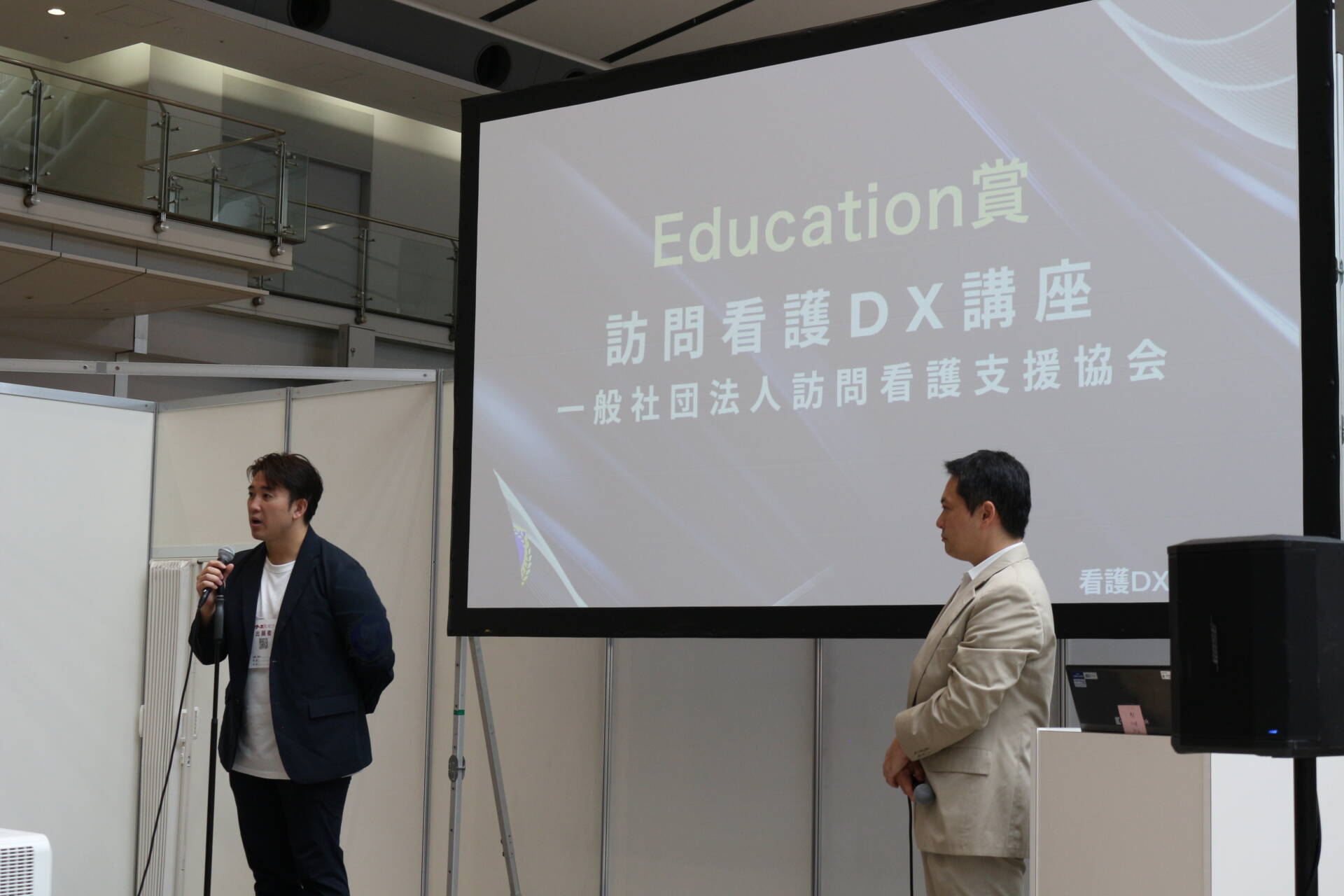 一般社団法人訪問看護支援協会はブースも出展。講座とあわせて取り組んでいる、3Dプリンターを使って作った入れ歯などが展示されていました